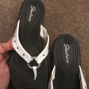 New Sketchers size 9 sandal wedge